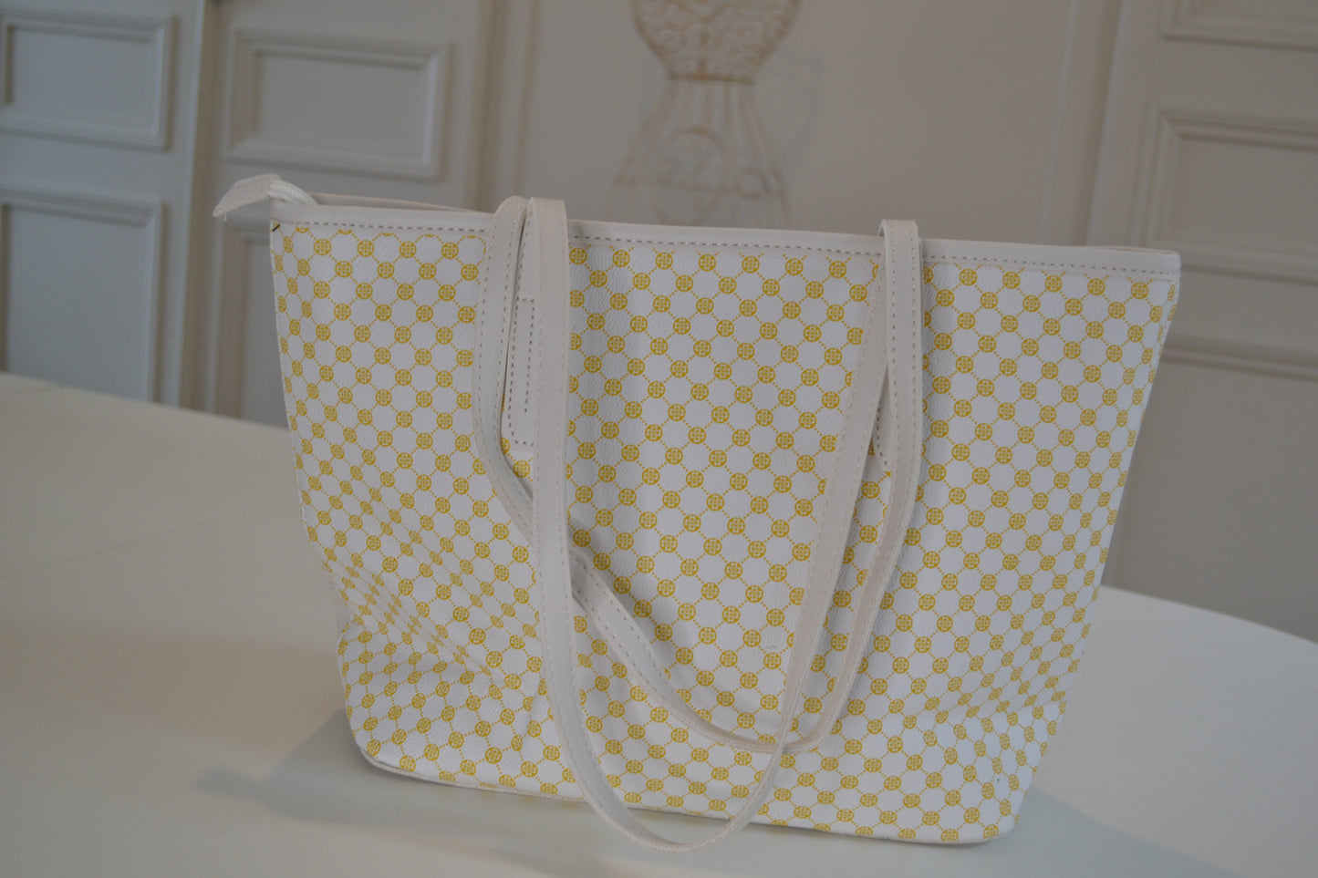 Sac à main simili cuir blanc motif trèfles jaune