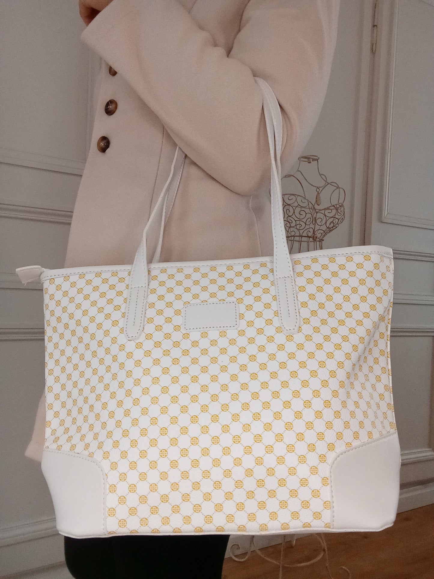 Sac à main simili cuir blanc motif trèfles jaune