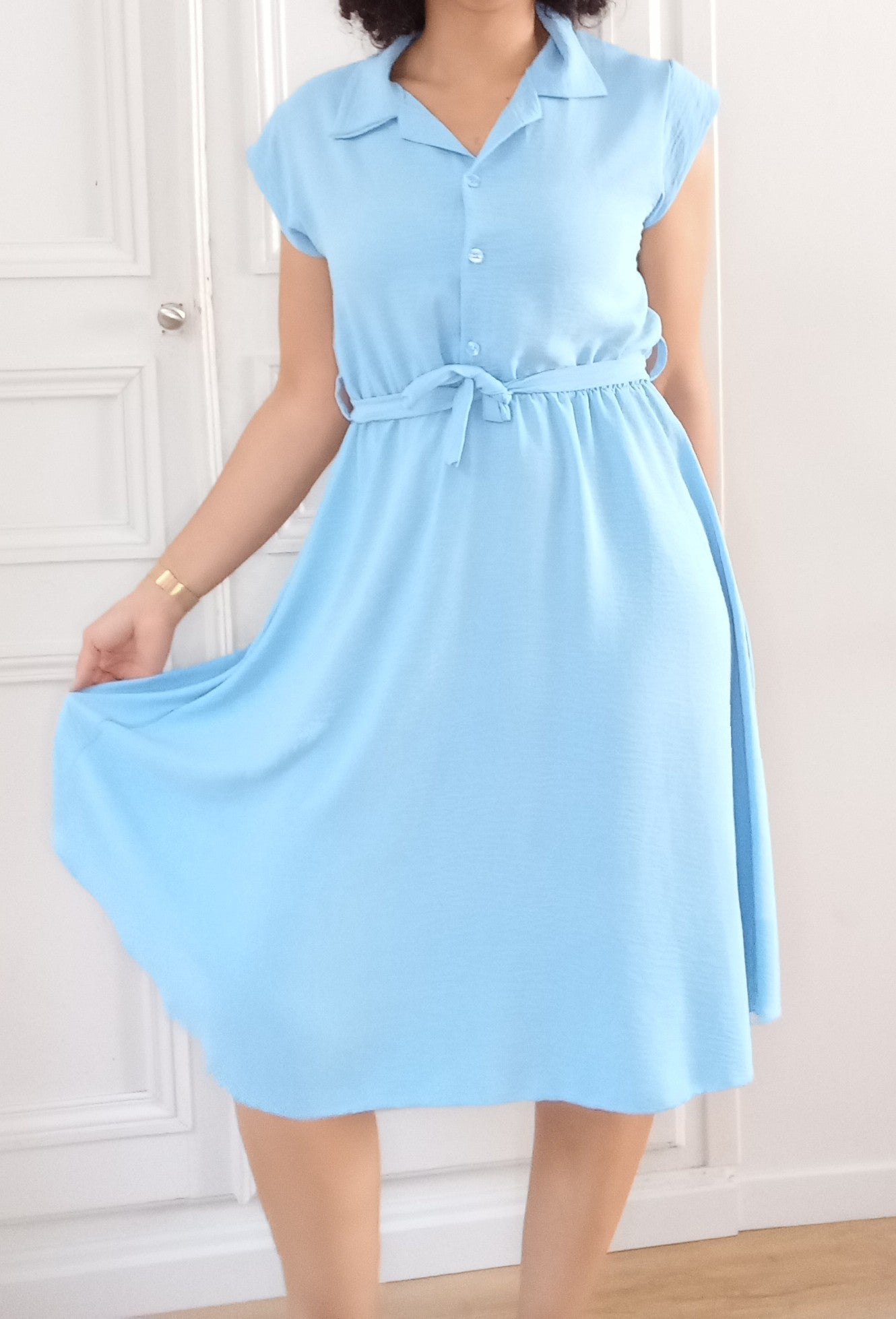 Robe mi-longue chic et décontractée