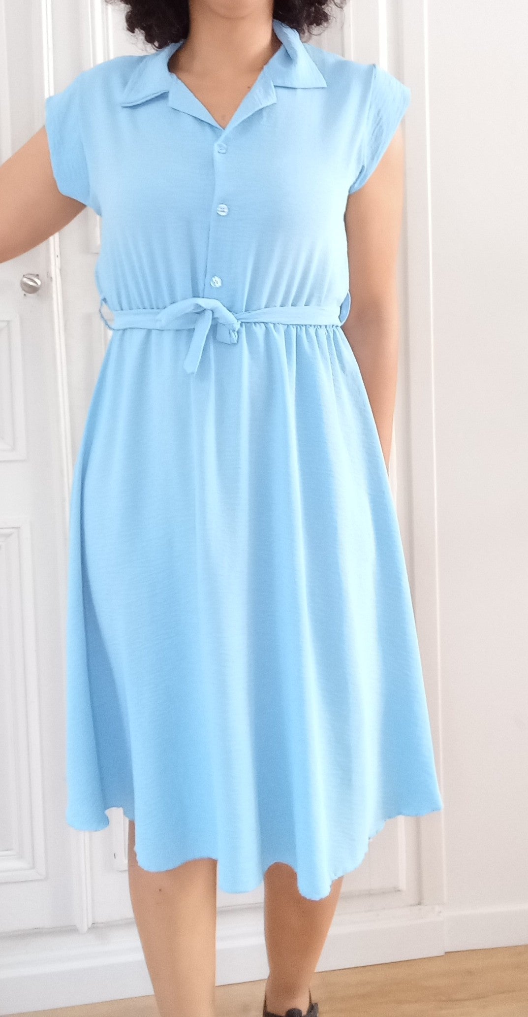 Robe mi-longue chic et décontractée