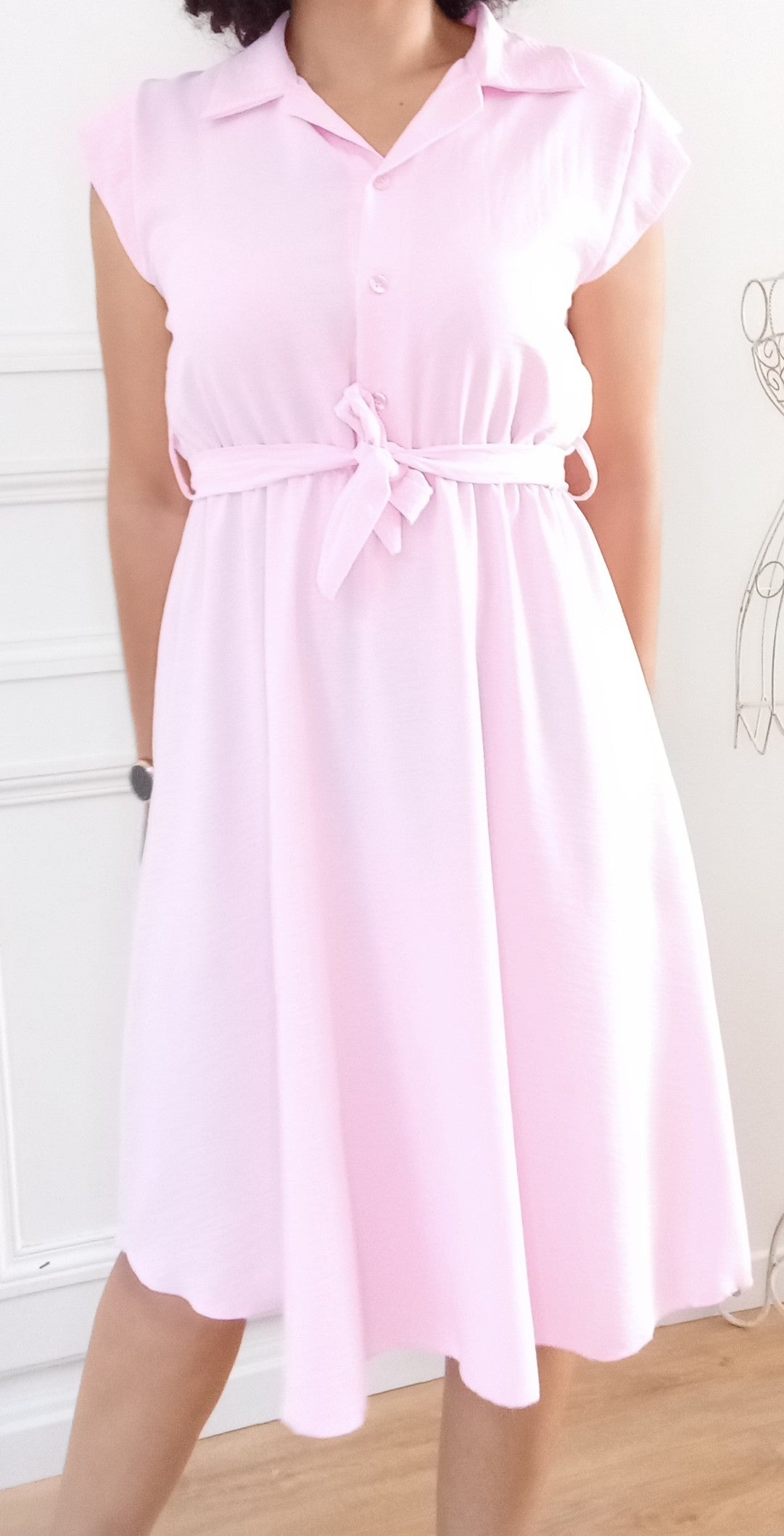 Robe mi-longue chic et décontractée