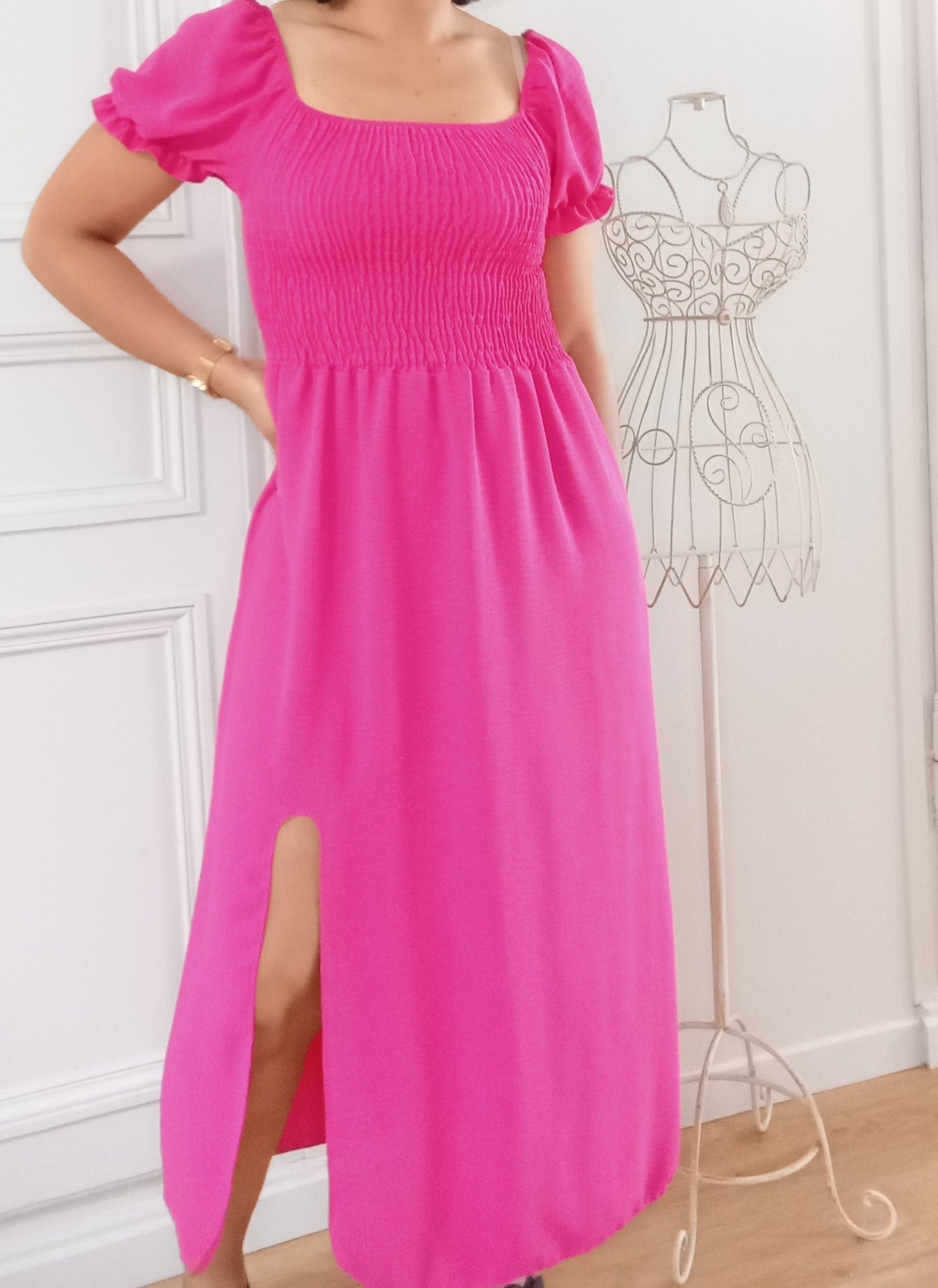 Robe longue élastiquée avec fente