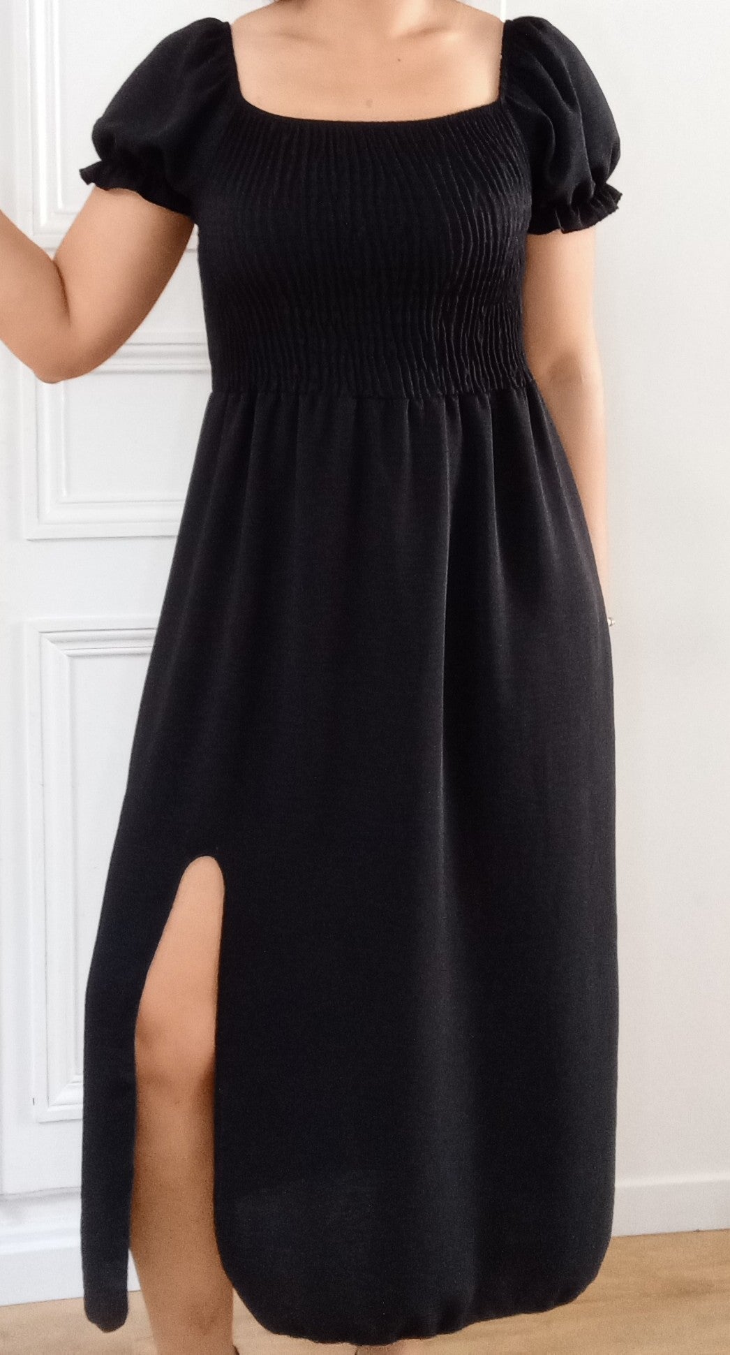 Robe longue élastiquée avec fente