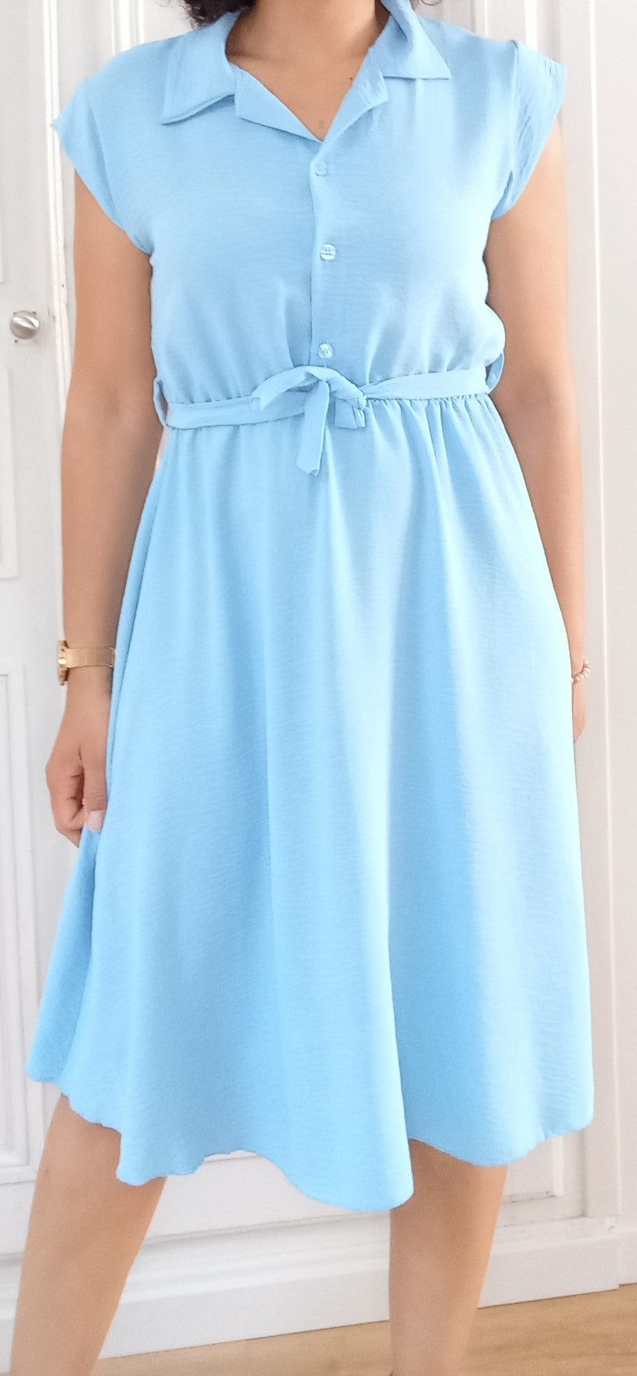 Robe mi-longue chic et décontractée