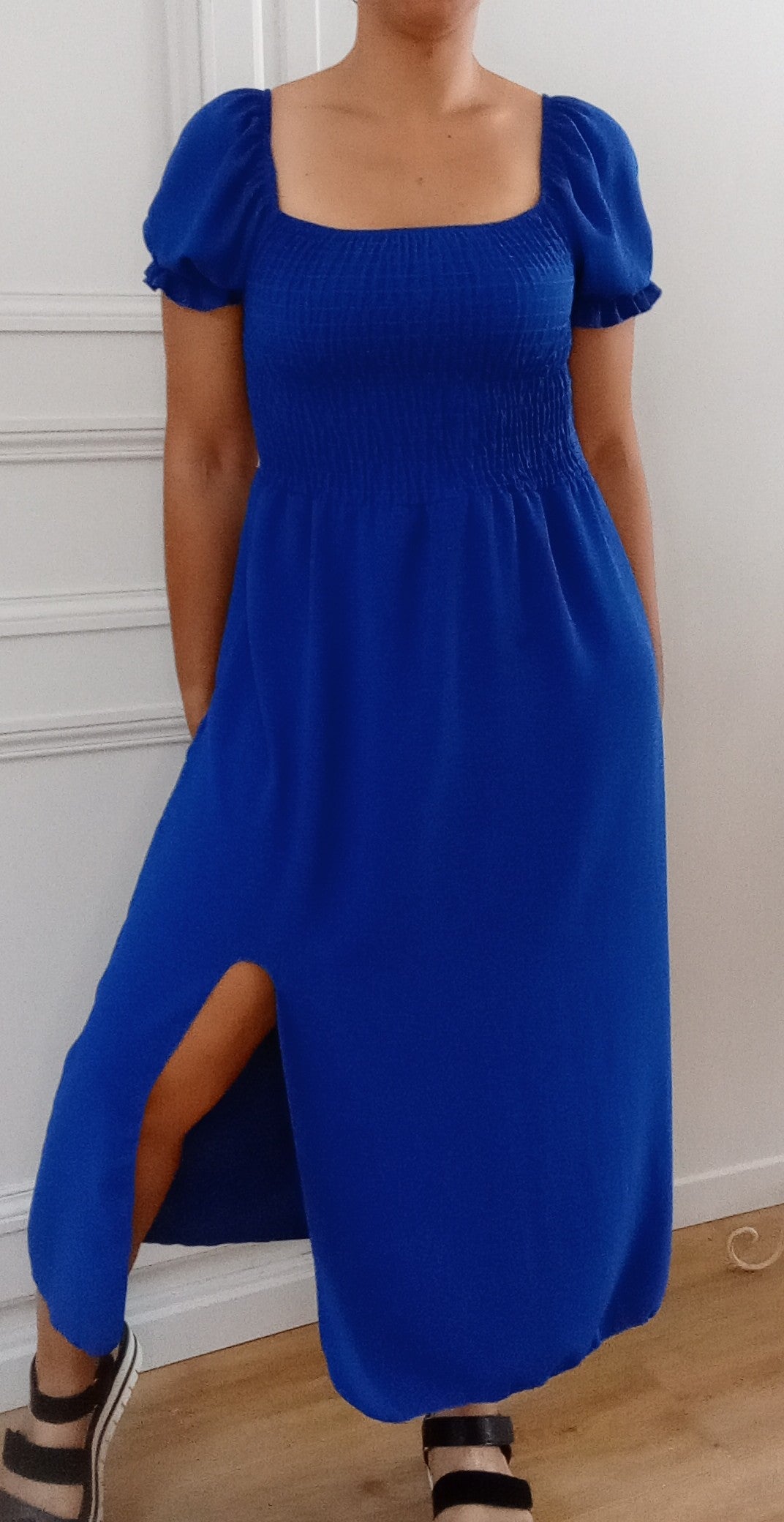 Robe longue élastiquée avec fente