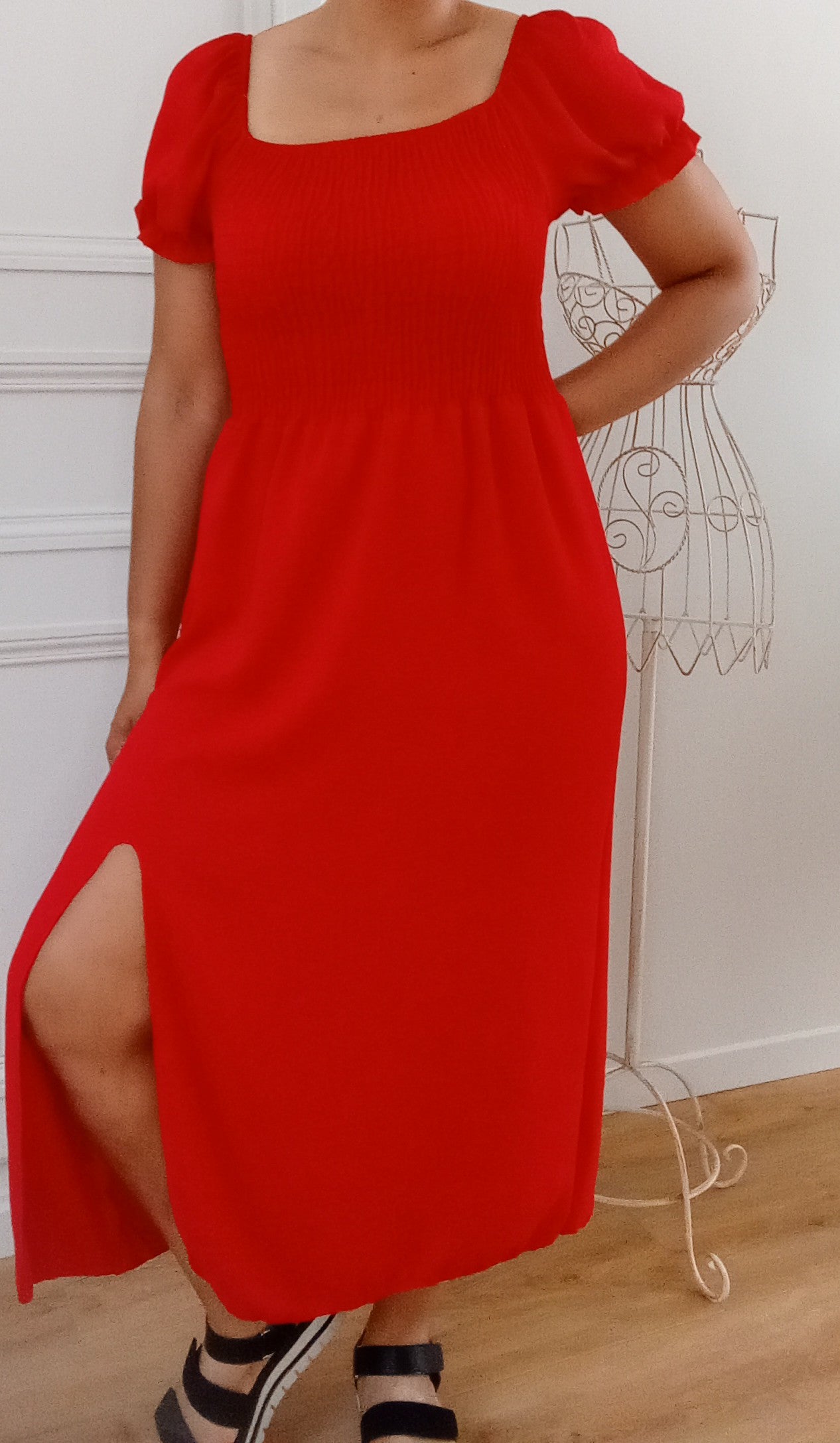 Robe longue élastiquée avec fente