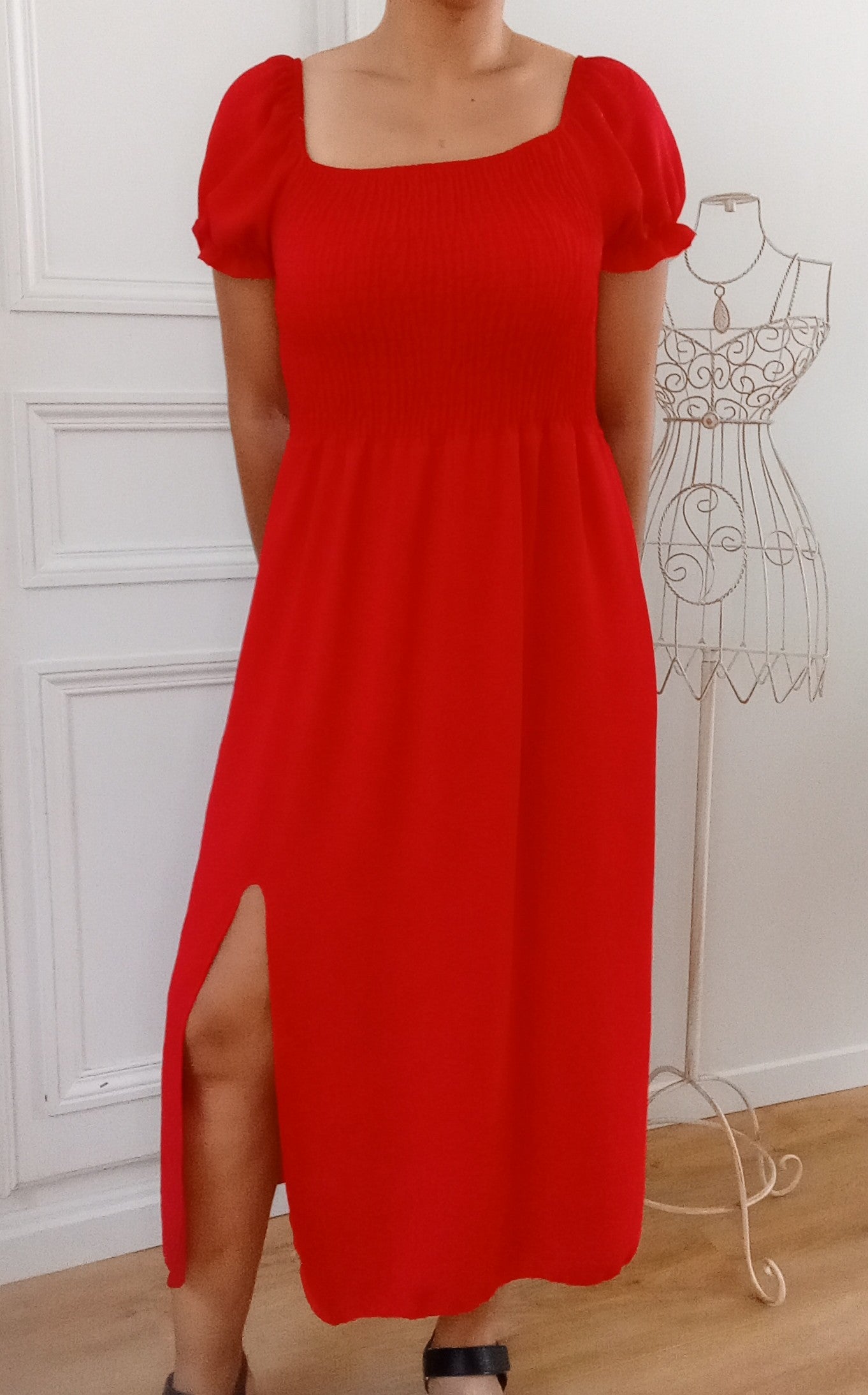 Robe longue élastiquée avec fente