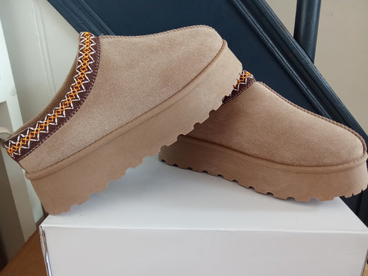 Bottines chaussons plateforme Camel